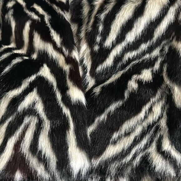 7 For All Mankind Women’s Faux Fur Zebra Print Jacket Sz M NWT - Picture 4 of 11